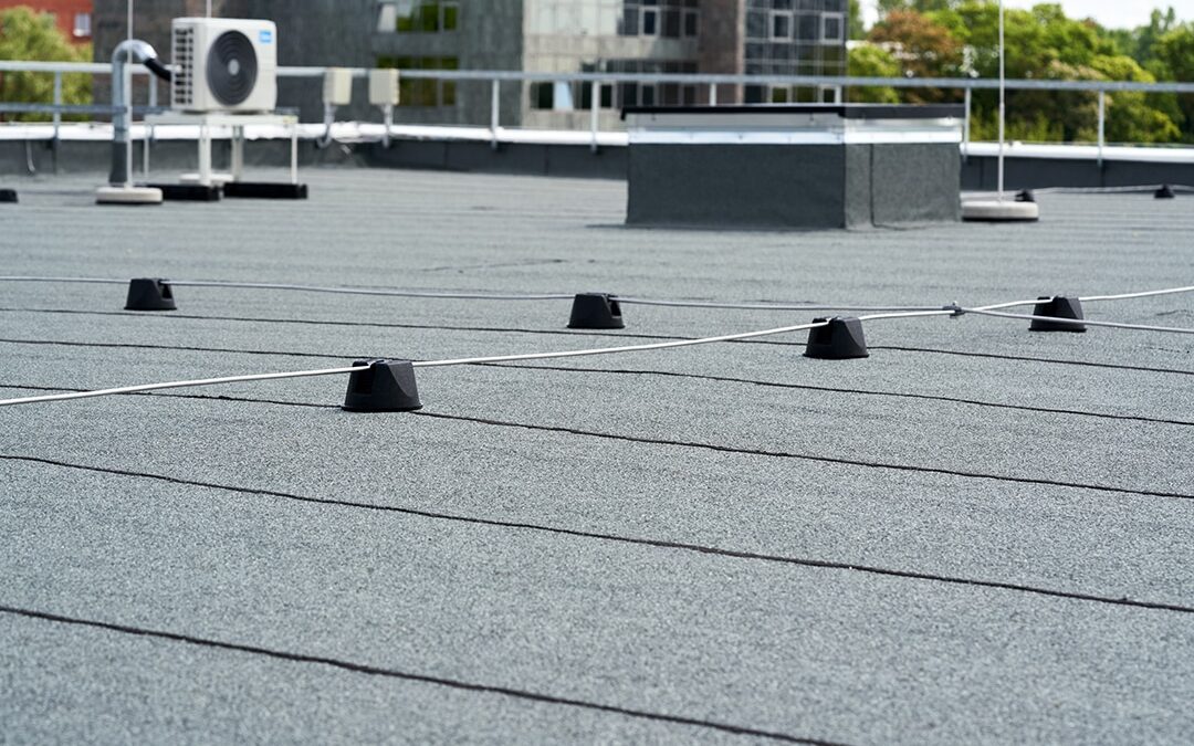 Flat roof protective covering with bitumen membrane for waterproofing